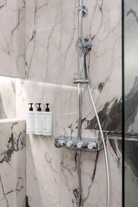 Luxury 5 Bedroom & 5 Bathroom - Eiffel Tower Apartment Paris