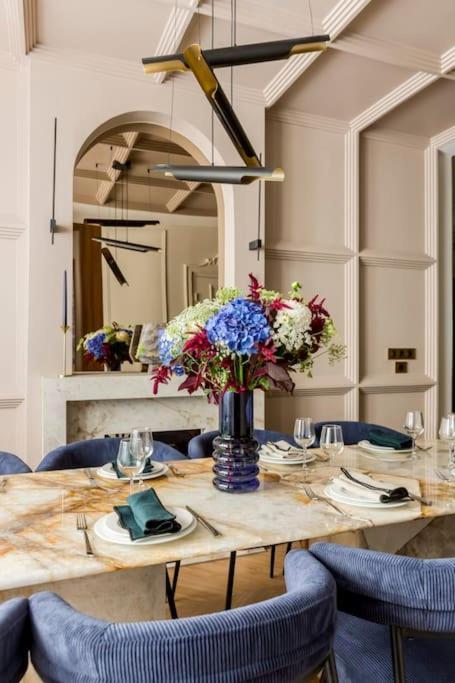 Luxury 5 Bedroom & 5 Bathroom - Eiffel Tower Apartment *