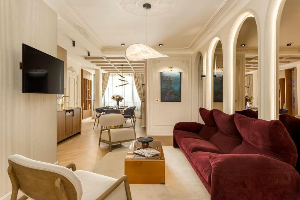 Luxury 5 Bedroom & 5 Bathroom - Eiffel Tower Apartment